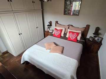 DEPARTAMENTO TIPO PH DE 3 AMBIENTES CON PATIO, QUINCHO Y TERRAZA EN PLANTA ALTA EN VENTA. SAN ISIDRO