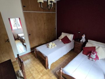 DEPARTAMENTO TIPO PH DE 3 AMBIENTES CON PATIO, QUINCHO Y TERRAZA EN PLANTA ALTA EN VENTA. SAN ISIDRO