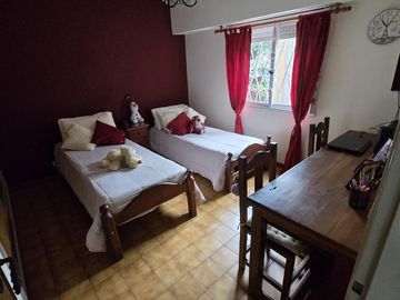 DEPARTAMENTO TIPO PH DE 3 AMBIENTES CON PATIO, QUINCHO Y TERRAZA EN PLANTA ALTA EN VENTA. SAN ISIDRO