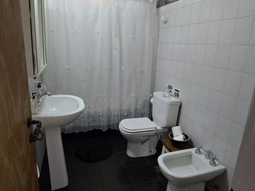 DEPARTAMENTO TIPO PH DE 3 AMBIENTES CON PATIO, QUINCHO Y TERRAZA EN PLANTA ALTA EN VENTA. SAN ISIDRO