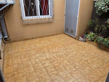 DEPARTAMENTO TIPO PH DE 3 AMBIENTES CON PATIO, QUINCHO Y TERRAZA EN PLANTA ALTA EN VENTA. SAN ISIDRO
