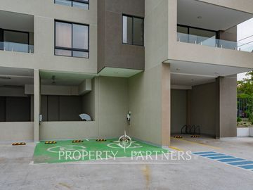 Moderno departamento semi nuevo en Las Condes!