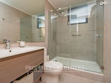 Moderno departamento semi nuevo en Las Condes!