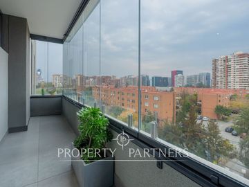 Moderno departamento semi nuevo en Las Condes!