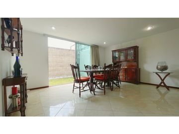 Casa En Venta Dentro De Fraccionamiento En Zavaleta