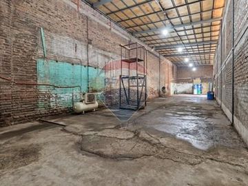 Propiedad industrial a pasos de av santa rosa