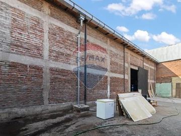 Propiedad industrial a pasos de av santa rosa