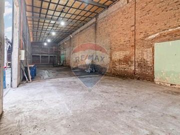 Propiedad industrial a pasos de av santa rosa