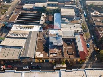 Propiedad industrial a pasos de av santa rosa
