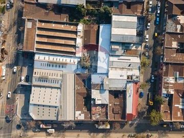 Propiedad industrial a pasos de av santa rosa