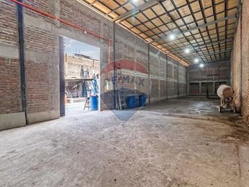 Propiedad industrial a pasos de av santa rosa