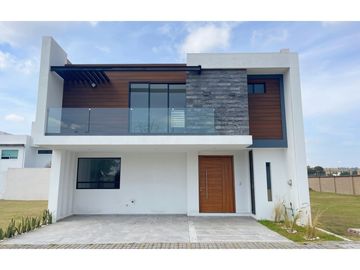 Casa En Venta Con Recamara En Planta Baja Parque Chiapas