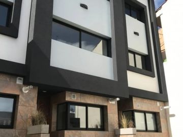 VENTA TRIPLEX 4 AMBIENTES A ESTRENAR. APTO CREDITO.