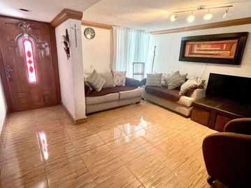 SE VENDE CASA en Fracc. Cañaverales 70, Coapa, Tlalpan, 14326,CDMX.