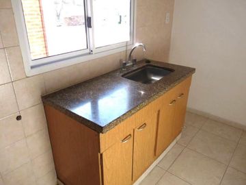 Av. Iriondo 2215 Piso 1 Dpto.