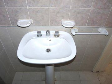 Av. Iriondo 2215 Piso 1 Dpto.