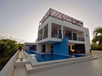 VIDA SERENA EN VILLA CONTEMPORÁNEA