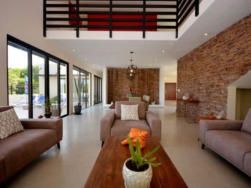 VIDA SERENA EN VILLA CONTEMPORÁNEA