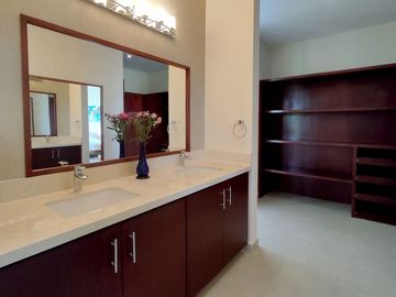 VIDA SERENA EN VILLA CONTEMPORÁNEA