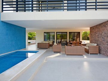 VIDA SERENA EN VILLA CONTEMPORÁNEA