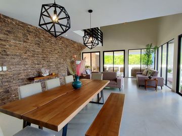 VIDA SERENA EN VILLA CONTEMPORÁNEA