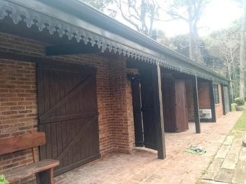 Casa en venta - 5 Dormitorios 5 Baños - Carilo
