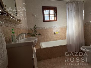 Casa en  venta en Adrogue
