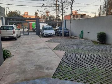 PH en venta - 1 Dormitorio 1 Baño - Castelar