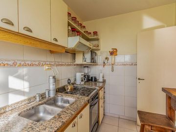 Depto 4 amb en venta en Caballito. Piso alto