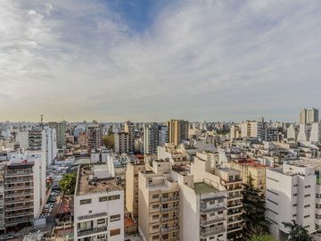 Depto 4 amb en venta en Caballito. Piso alto