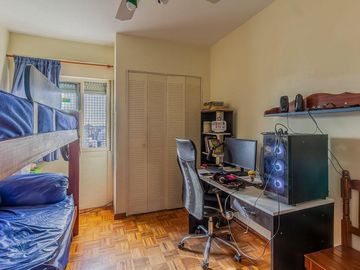 Depto 4 amb en venta en Caballito. Piso alto