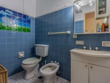 Depto 4 amb en venta en Caballito. Piso alto