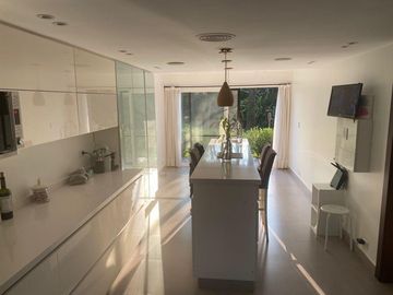 Casa  en Venta 4 dorm. en Las Lomas de San Isidro