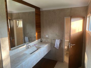 Casa  en Venta 4 dorm. en Las Lomas de San Isidro