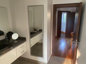 Casa  en Venta 4 dorm. en Las Lomas de San Isidro