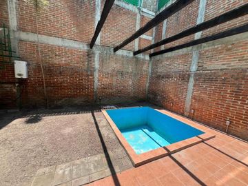 Casa en calle cerrada en Jardines de San Mateo en Venta
