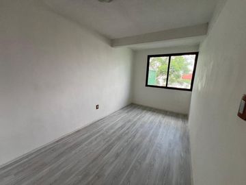 Casa en calle cerrada en Jardines de San Mateo en Venta
