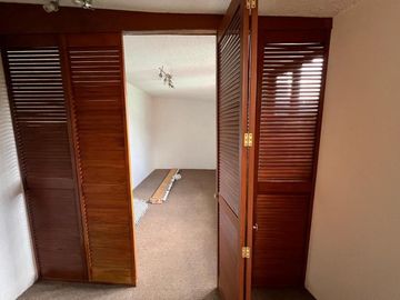 Casa en calle cerrada en Jardines de San Mateo en Venta