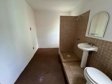 Casa en calle cerrada en Jardines de San Mateo en Venta