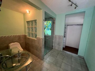 Casa en calle cerrada en Jardines de San Mateo en Venta