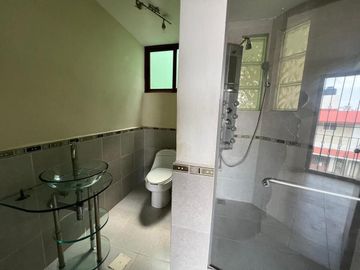 Casa en calle cerrada en Jardines de San Mateo en Venta