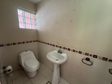 Casa en calle cerrada en Jardines de San Mateo en Venta