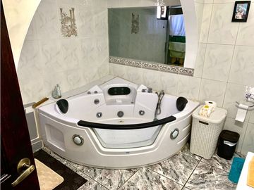 Casa en Venta, Sector Plaza Argentina, 667.95m2. Visión para Proyecto