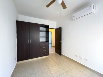 CASA EN VENTA EN PLAYA DEL CARMEN 3 HABITACIONES CON ESTACIONAMIENTO