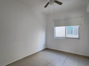 CASA EN VENTA EN PLAYA DEL CARMEN 3 HABITACIONES CON ESTACIONAMIENTO