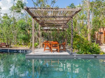 CASA EN VENTA EN TULUM 3 HABITACIONES CON ALBERCA INFINITY, ZONA DE REUNIONES JUEGOS PARA NIÑOS