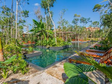 CASA EN VENTA EN TULUM 3 HABITACIONES CON ALBERCA INFINITY, ZONA DE REUNIONES JUEGOS PARA NIÑOS