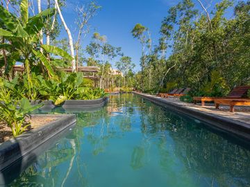 CASA EN VENTA EN TULUM 3 HABITACIONES CON ALBERCA INFINITY, ZONA DE REUNIONES JUEGOS PARA NIÑOS