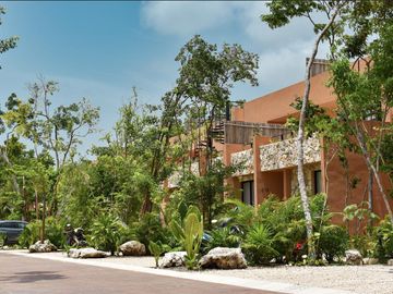 CASA EN VENTA EN TULUM 2 HABITACIONES CON 2 ALBERCAS PARA ADULTOS Y NIÑOS ZONA DE ALTA PLUSVALÍA