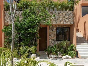 CASA EN VENTA EN TULUM 2 HABITACIONES CON 2 ALBERCAS PARA ADULTOS Y NIÑOS ZONA DE ALTA PLUSVALÍA
